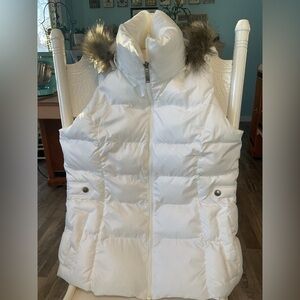 Denver Hayes White Puffer Vest with Faux Fur